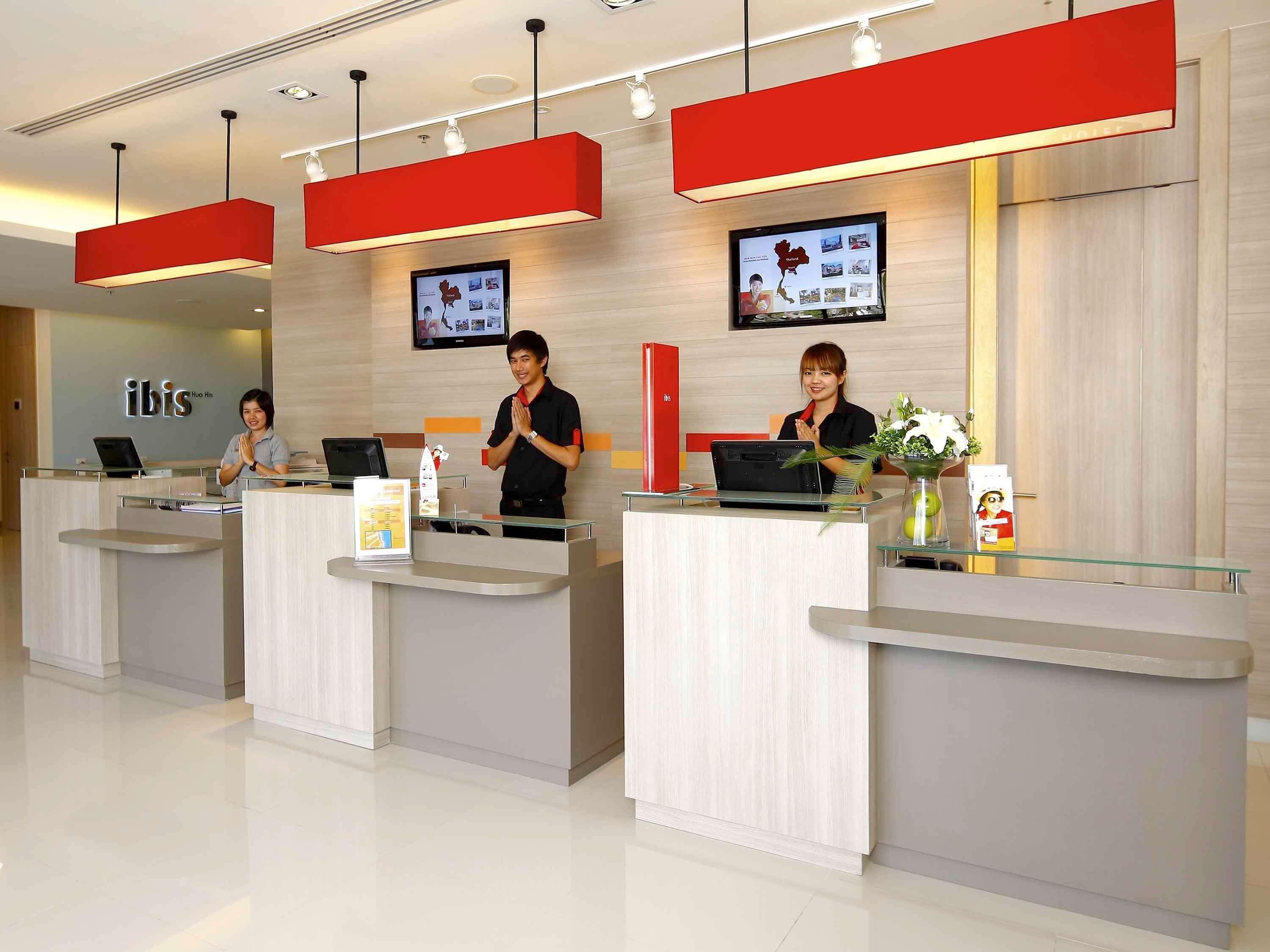 Hotel Ibis HHQ Esterno foto