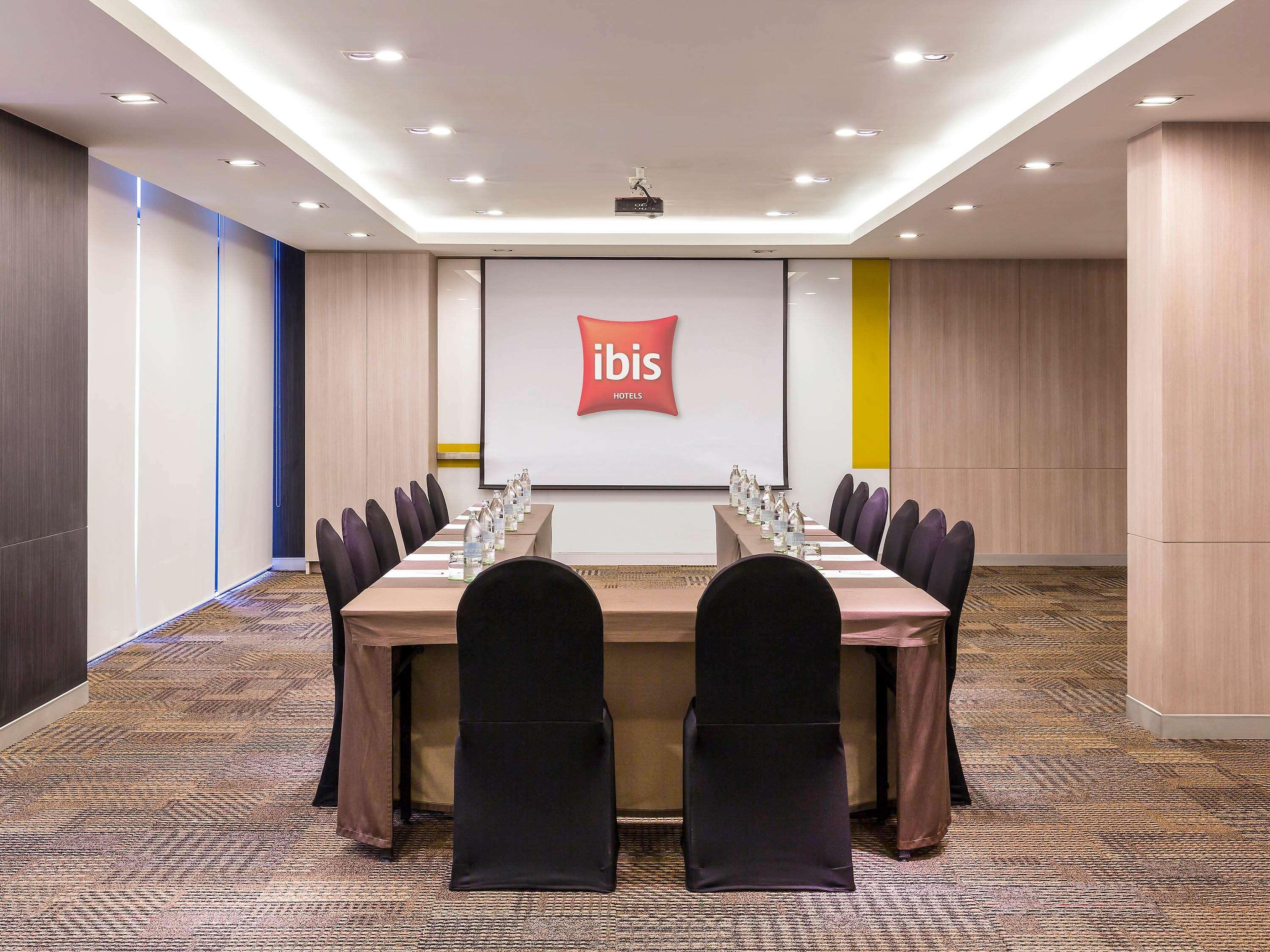 Hotel Ibis HHQ Esterno foto