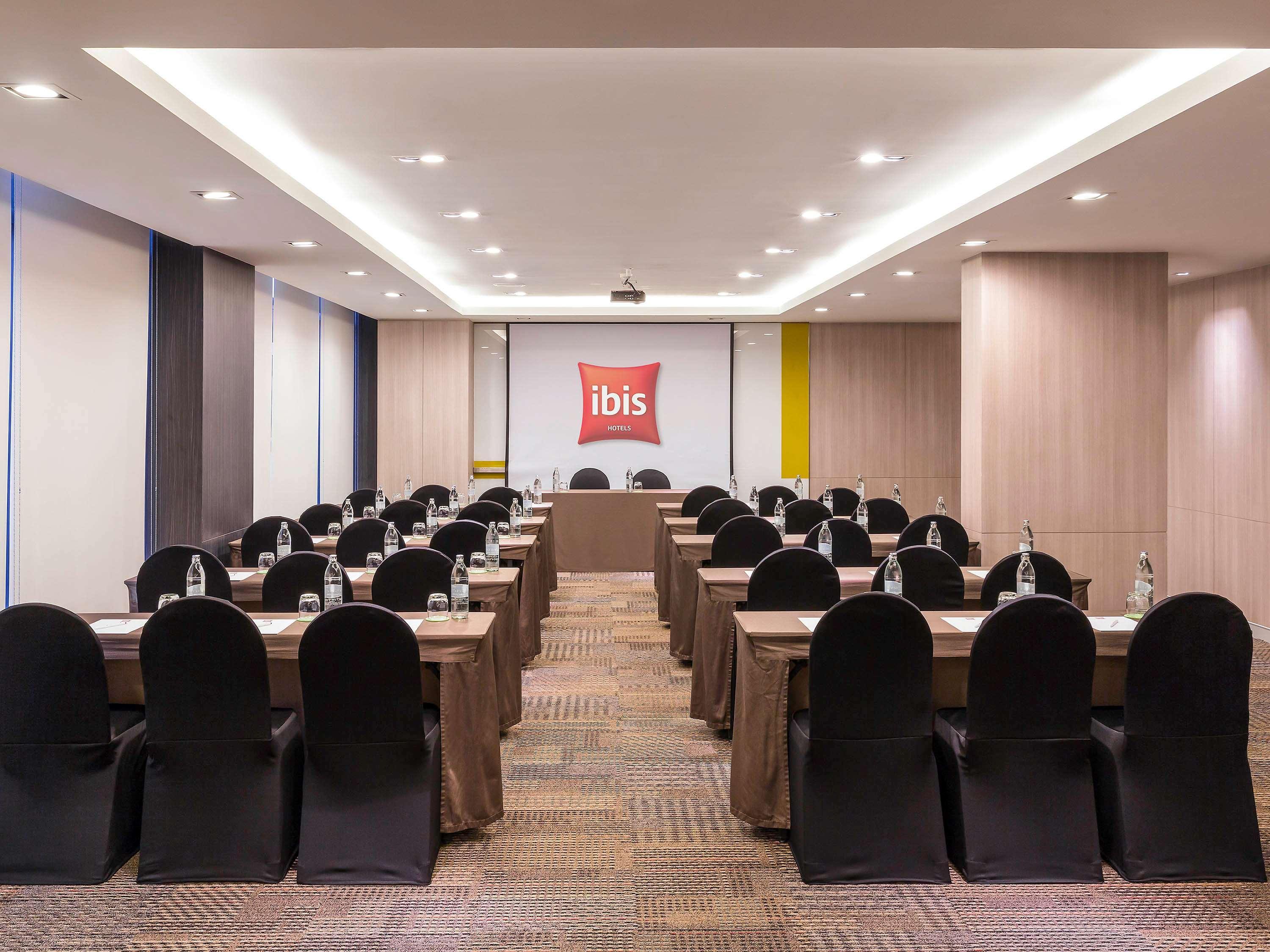 Hotel Ibis HHQ Esterno foto