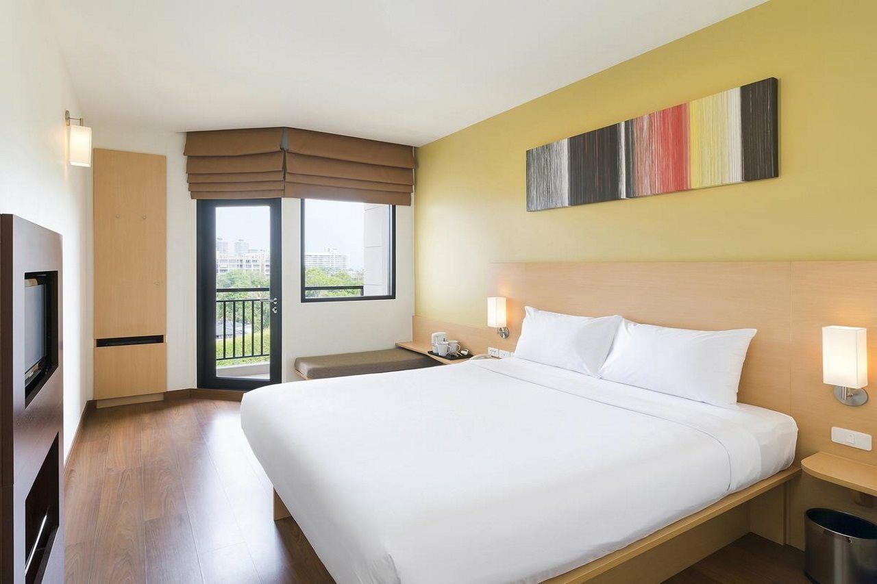 Hotel Ibis HHQ Esterno foto